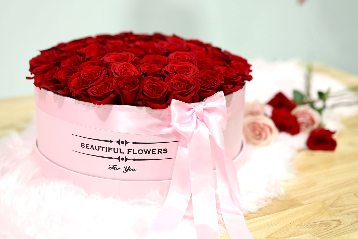 Velvet Roses Collection - 90 Roses Round Box