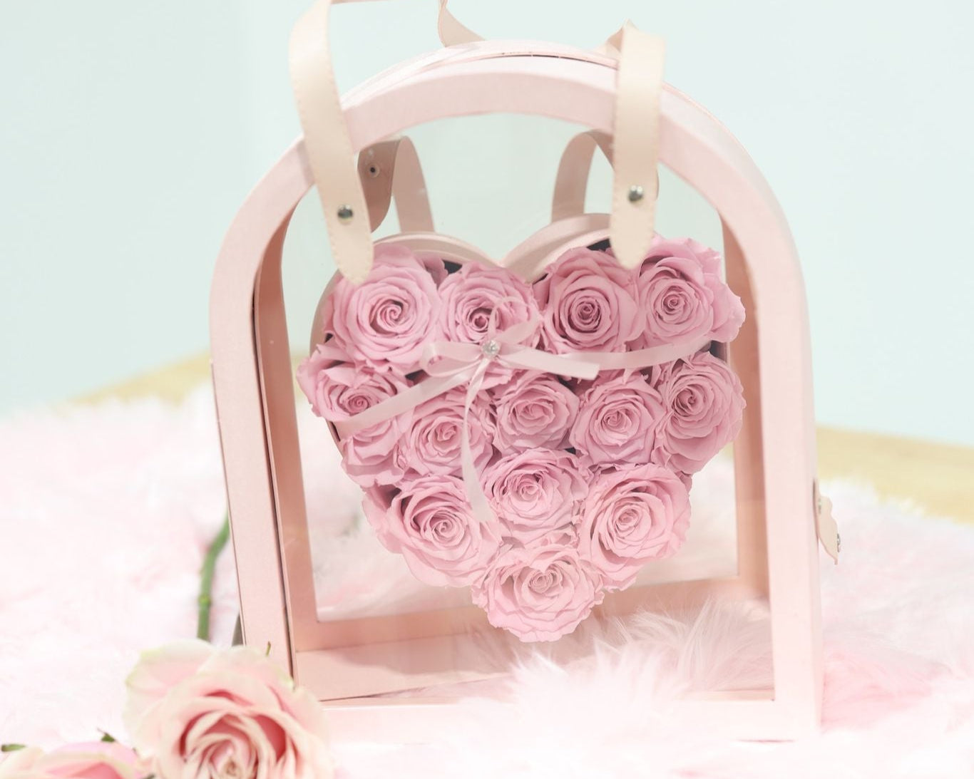 Timeless Love - 16 Roses in a Box